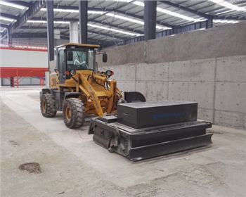 臨泉縣水穩(wěn)攪拌站現(xiàn)場(chǎng)施工[河南無(wú)塵清掃機(jī)]