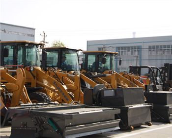 河南無(wú)塵清掃機(jī)教你做選擇選購(gòu)掃地車 河南無(wú)塵清掃機(jī)教你做選擇選購(gòu)掃地車